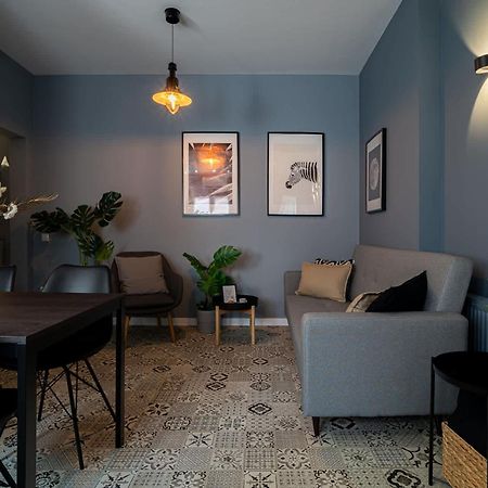 Chic Black & White 2Br Retreat On Dambovitei ブカレスト エクステリア 写真
