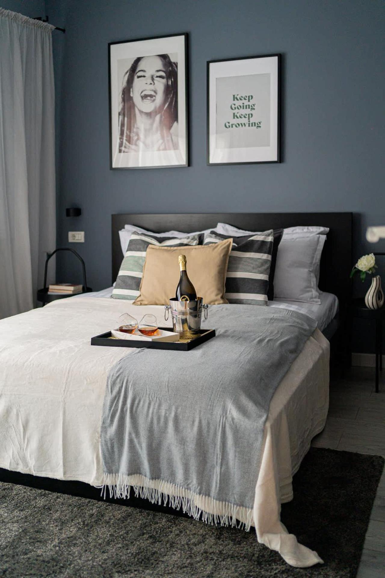 Chic Black & White 2Br Retreat On Dambovitei ブカレスト エクステリア 写真