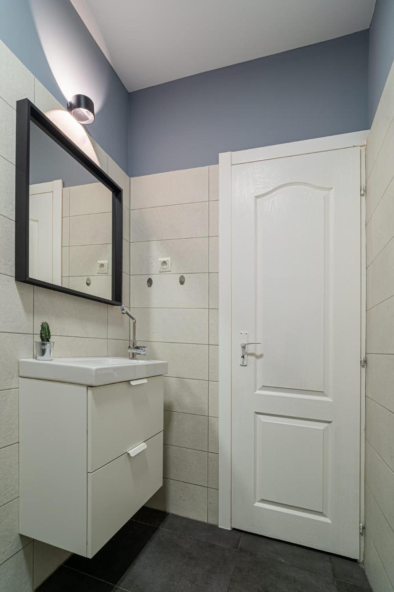 Chic Black & White 2Br Retreat On Dambovitei ブカレスト エクステリア 写真
