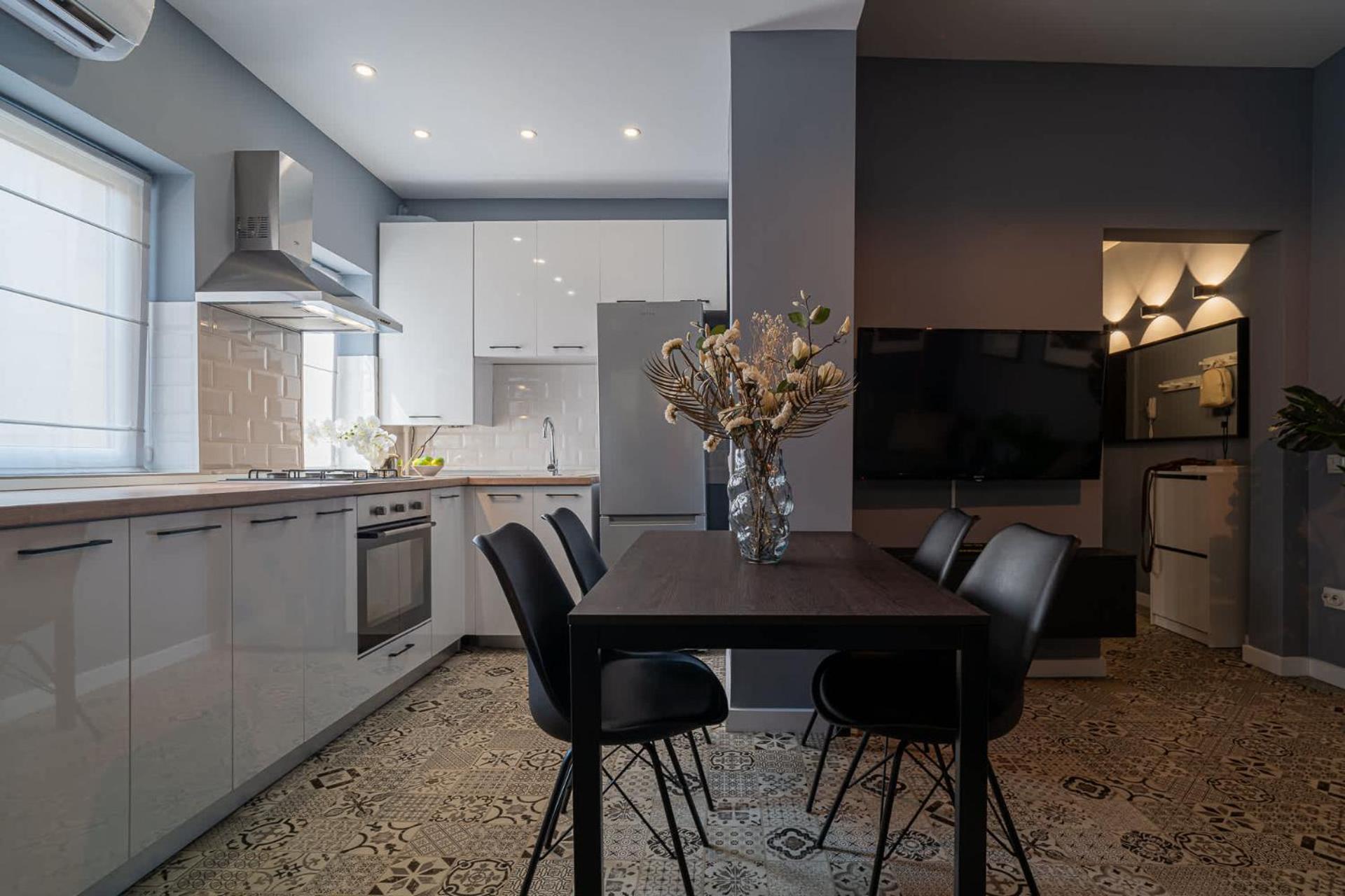 Chic Black & White 2Br Retreat On Dambovitei ブカレスト エクステリア 写真