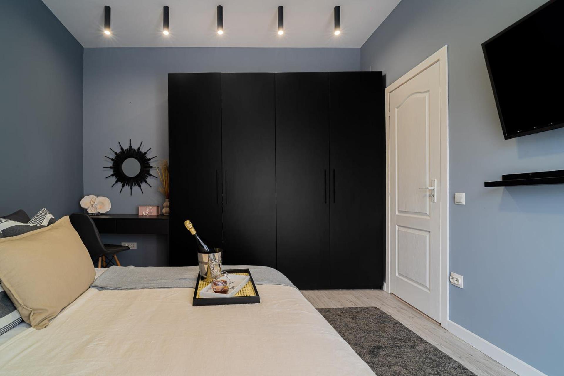 Chic Black & White 2Br Retreat On Dambovitei ブカレスト エクステリア 写真