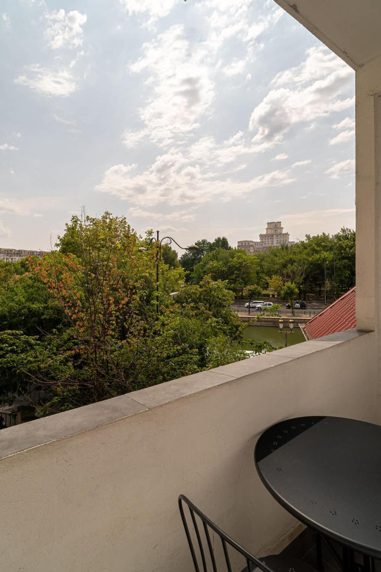 Chic Black & White 2Br Retreat On Dambovitei ブカレスト エクステリア 写真