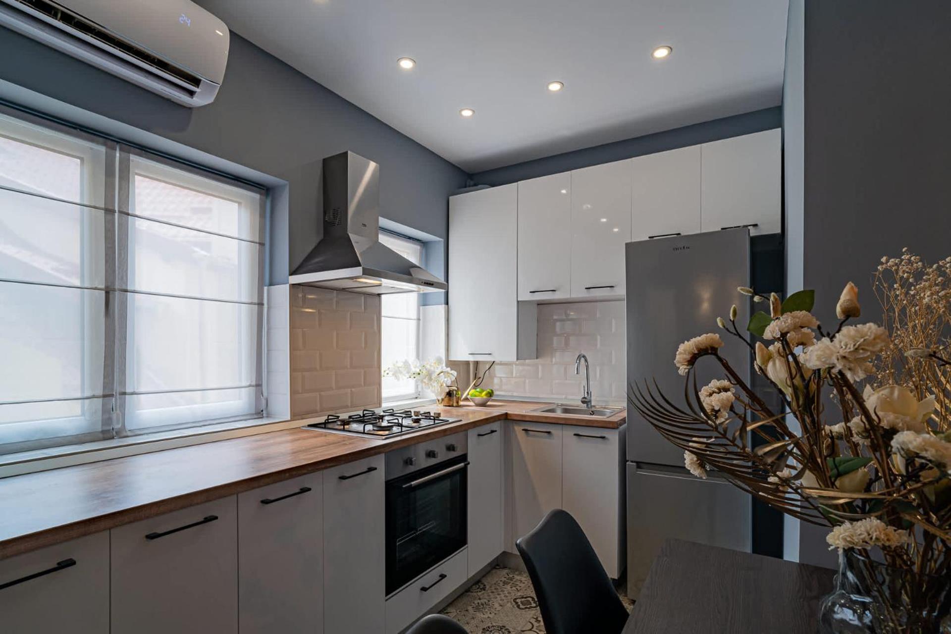 Chic Black & White 2Br Retreat On Dambovitei ブカレスト エクステリア 写真