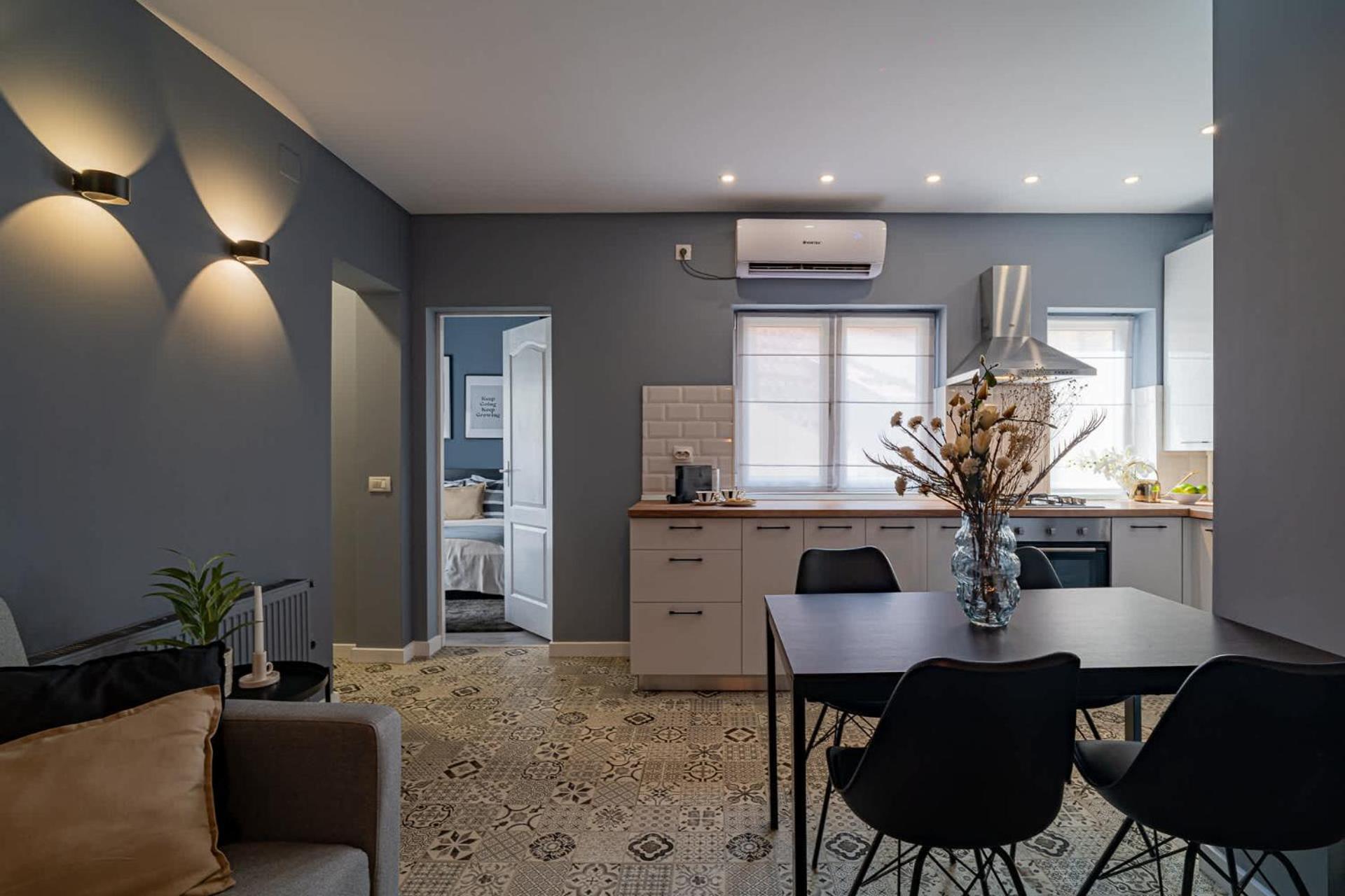 Chic Black & White 2Br Retreat On Dambovitei ブカレスト エクステリア 写真
