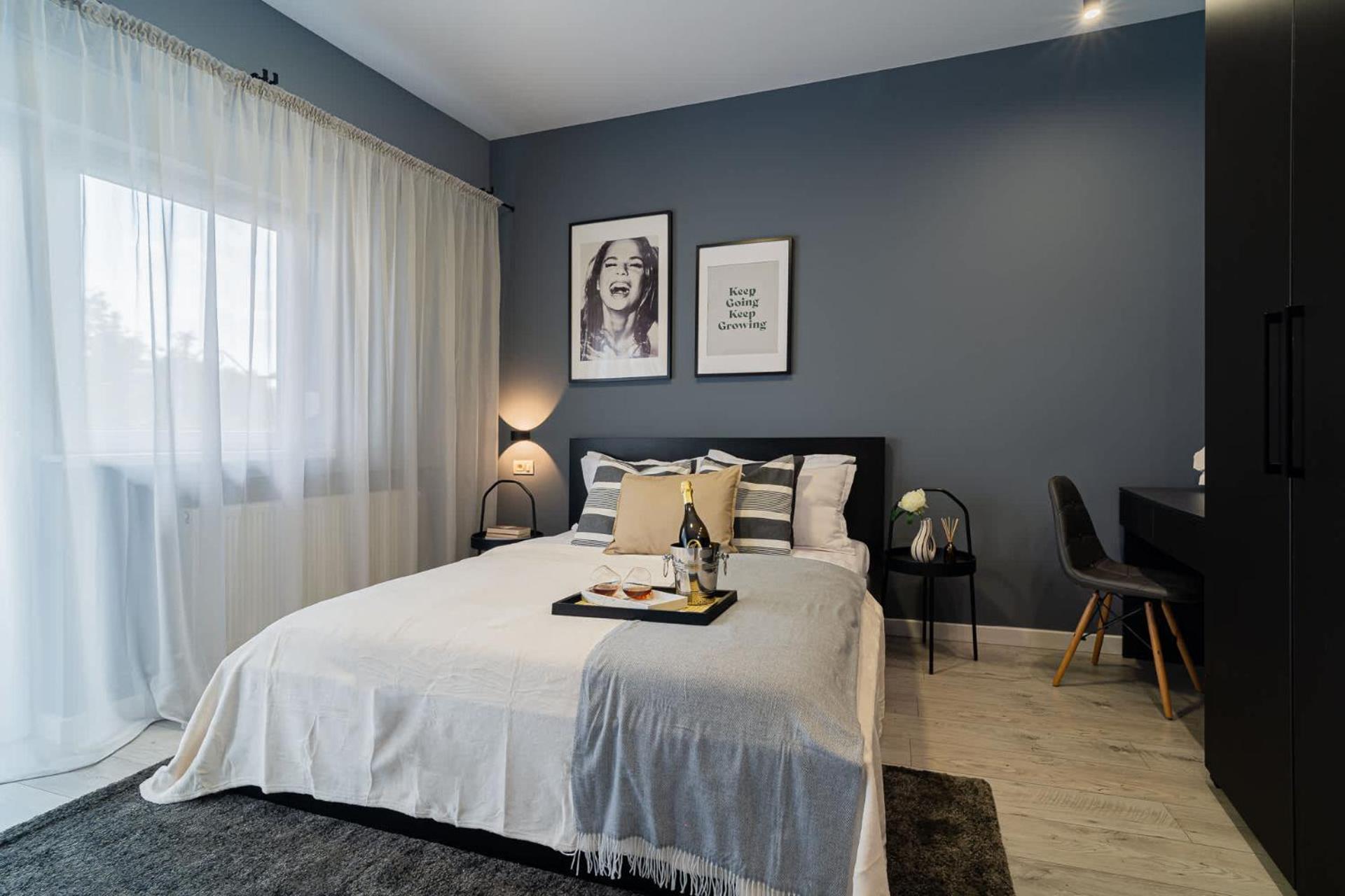 Chic Black & White 2Br Retreat On Dambovitei ブカレスト エクステリア 写真